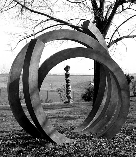 Enigma, 1995, bronzo patinato, cm300x300x200, Casa Circondariale, Viterbo